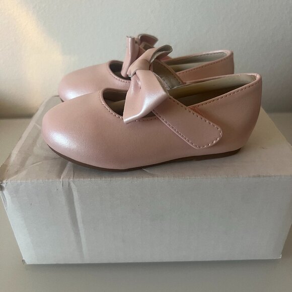 Felix and Flora Toddler Size 5 Girl Dress Shoes - Picture 2 of 5